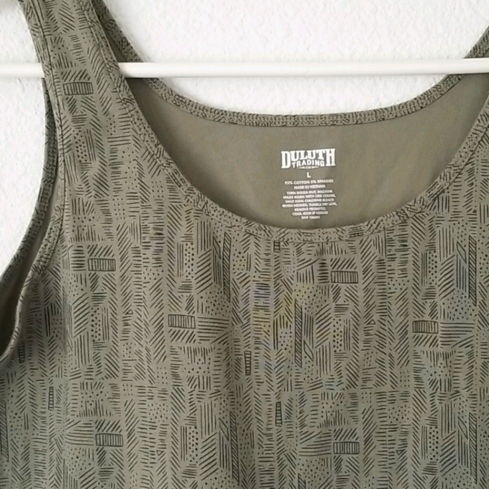 Duluth Trading Co No Yank Tank L